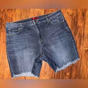 Jennifer Lopez Cut Off Bermuda Jean Shorts w Factory Fray, Heavy Stretch - 20W